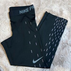 Black Capri Nike Pro Leggings